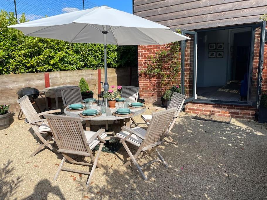 The Carriage House Salisbury Exterior foto